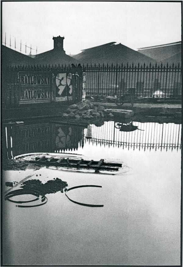 Isabelle Le Minh, Derrière la Gare Saint Lazare, Paris, 1932 | Série Trop tôt, trop tard (After Henri Cartier-Bresson), 2007