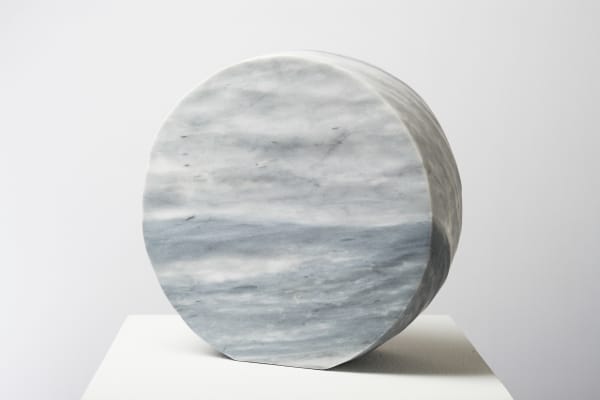 Heinrich Meyer Bullauge, 2022 Marmor 32 x 32 x 12 cm