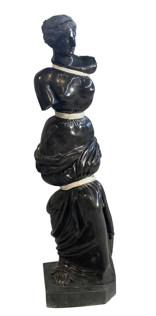 Léo Caillard, Venus Milo Tight