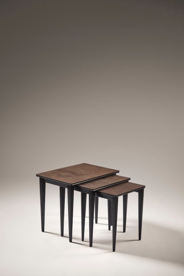 NESTING TABLES