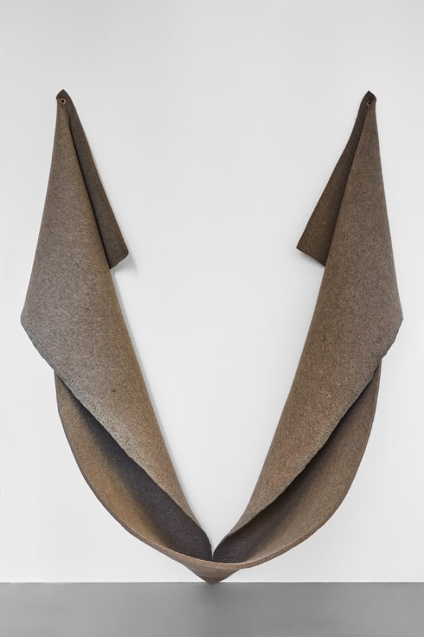 Robert Morris, Sans titre (feutre gris), 1974