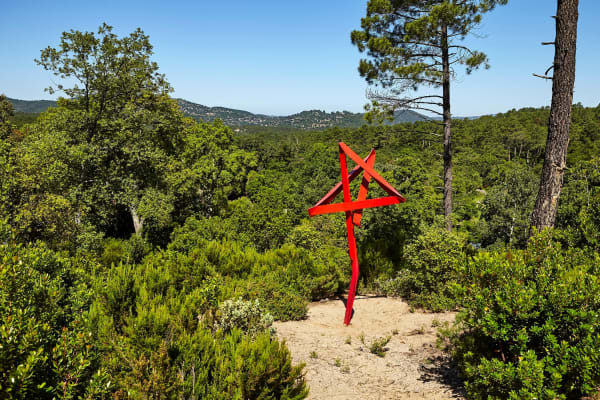 Mark Handforth, Red on red (Standing Star), 2017