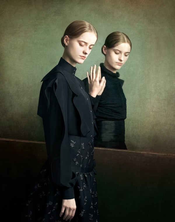 Justine Tjallinks, Sisters II, series "Modern Times", 2019