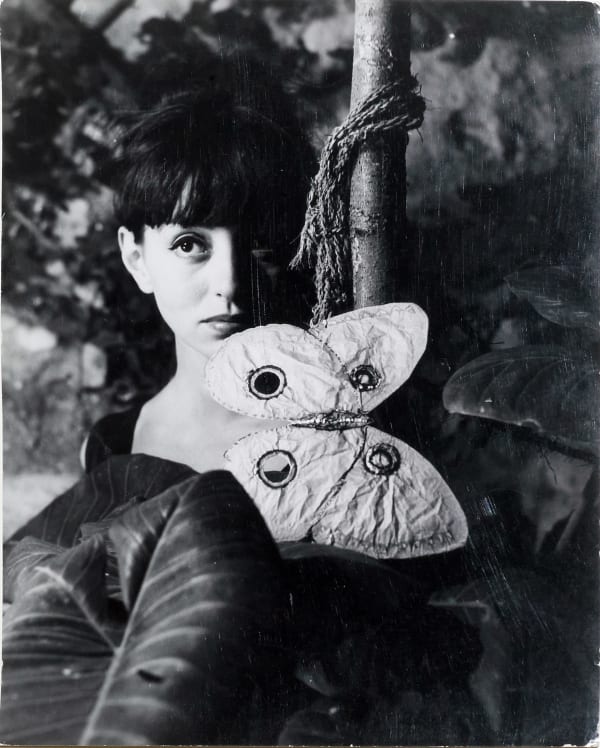 Kati Horna, Untitled, series ''Mujer y Máscara'', 1963