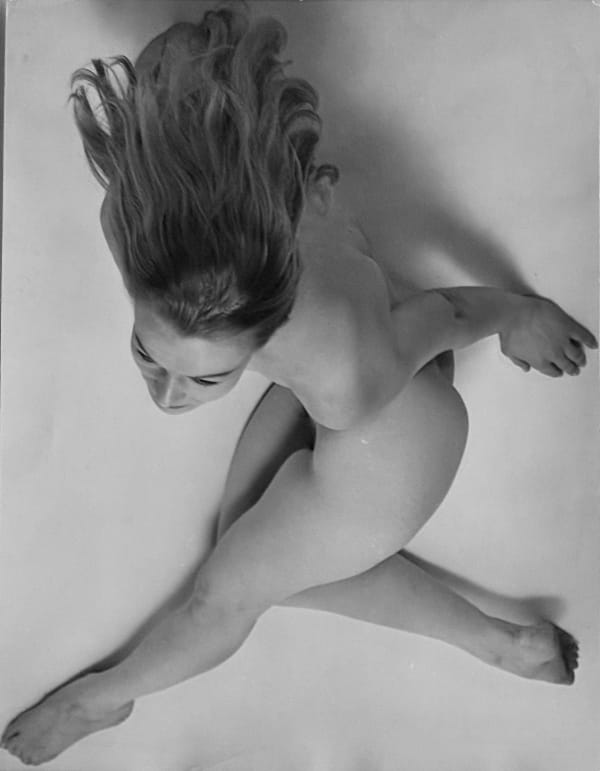 Erwin Blumenfeld, Nude on white