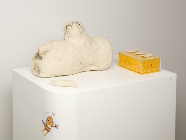 Michael Müller Bienengarten, 2012 clay , sponge , plexiglass , aufklä 23 x 50 x 30 cm 9 1/16 x 19 10/16 x 11 12/16 ins Plinth: 90 x 60 x 40 cm