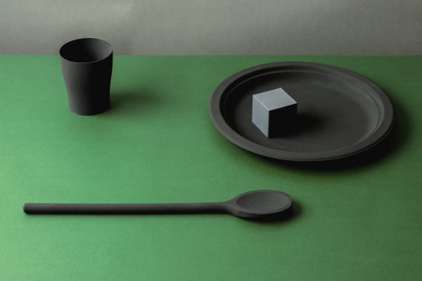 Olena Zubach, Tihožitje s sivo kocko / Still Life with a Grey Cube, 2024