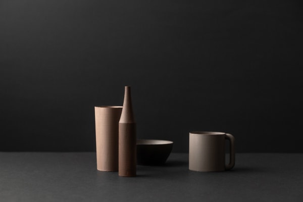 Olena Zubach, Tihožitje z bež skodelico / Still Life with a Beige Mug, 2025