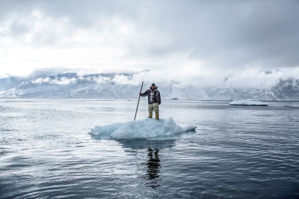 NA TANKEM LEDU / ON THIN ICE