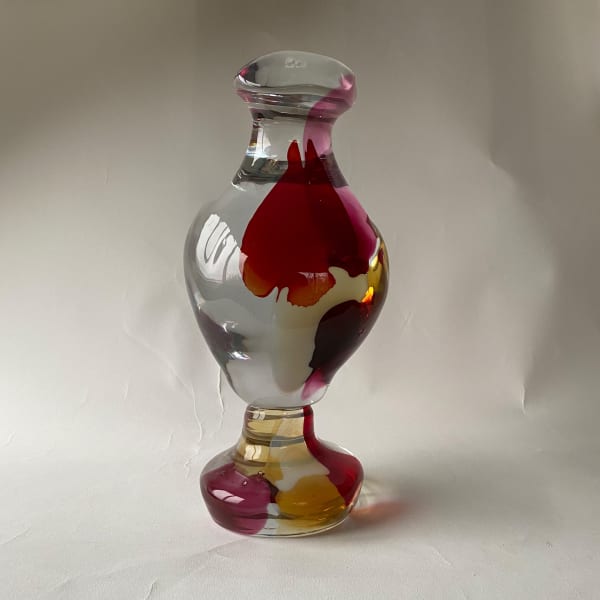 massivt glasobjekt i klarglas, rött, guld