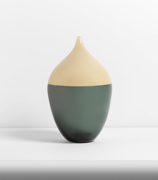 Glasverk, oval, liten hals, beige topp, grön botten