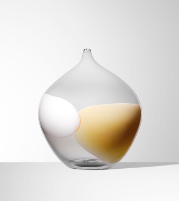 Glasverk, rund, liten hals, vit, beige prickar