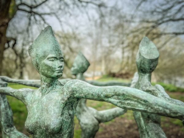 David Williams-Ellis, The Three Graces