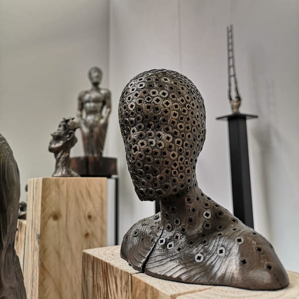 Ed Elliott, Screwed Bust, 2022