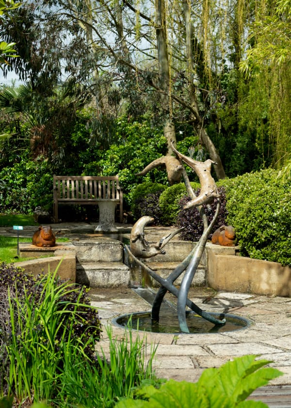 Fred Gordon, Diving Otters, 2021