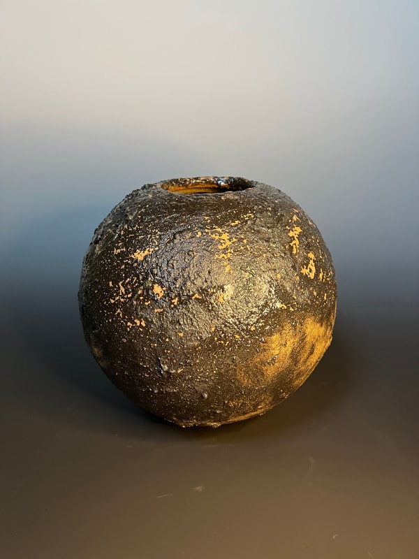 David Pointer, Large moon jar with textured surface 1