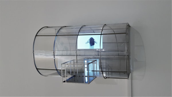 Lobby 로비 (2010) 70x60x40cm Stainless steel, acryl, LCD monitor, LED light 스테인리스 스틸, 아크릴, 모니터, LED조명 