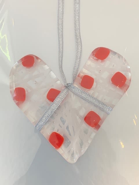 Kim Bramley SGS CGS Heart Kiln formed glass 9 x 9 cm