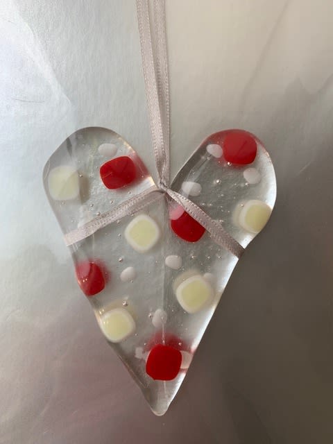 Kim Bramley SGS CGS Heart Kiln formed glass 9 x 9 cm
