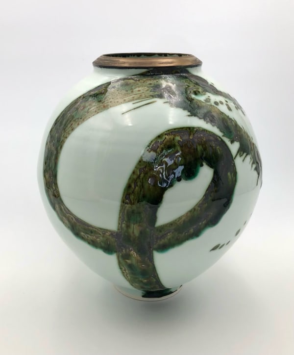 Tricia Thom Large Moon Jar Porcelain with celadon glaze 29 cm heigh