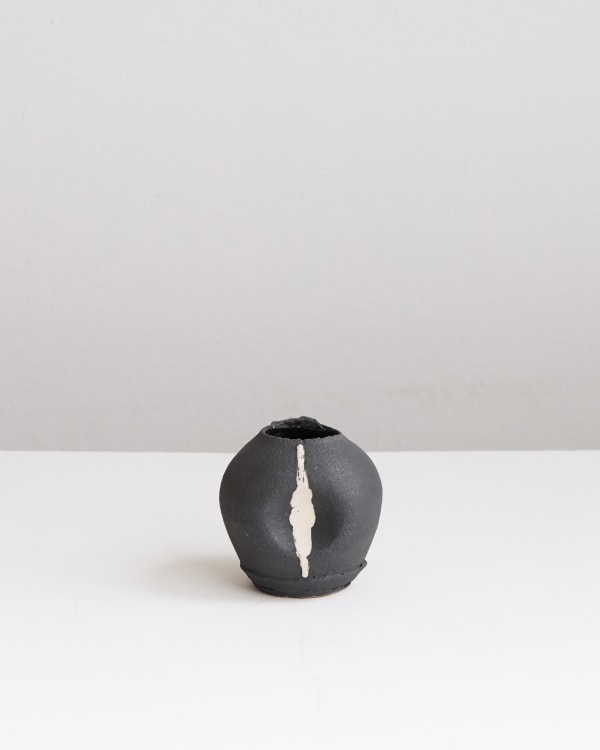 Dan Kelly, Small Pot, 2021