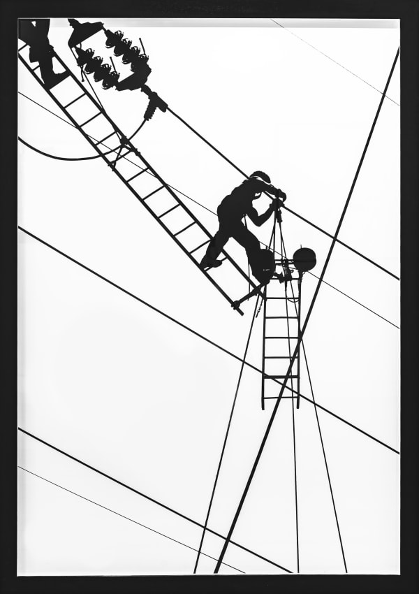 ALEXANDRE VITKINE, Monteur recevant une échelle roulante, Sous station Les Aqueducs, July, 1970
