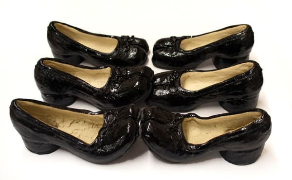 Didi Rojas black heel sculpture