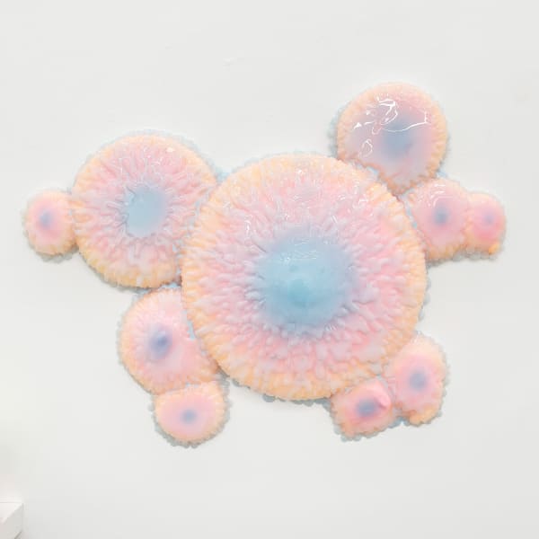 Sculpture with multiple circular objects with a pink to purple gradient by Dan Lam.