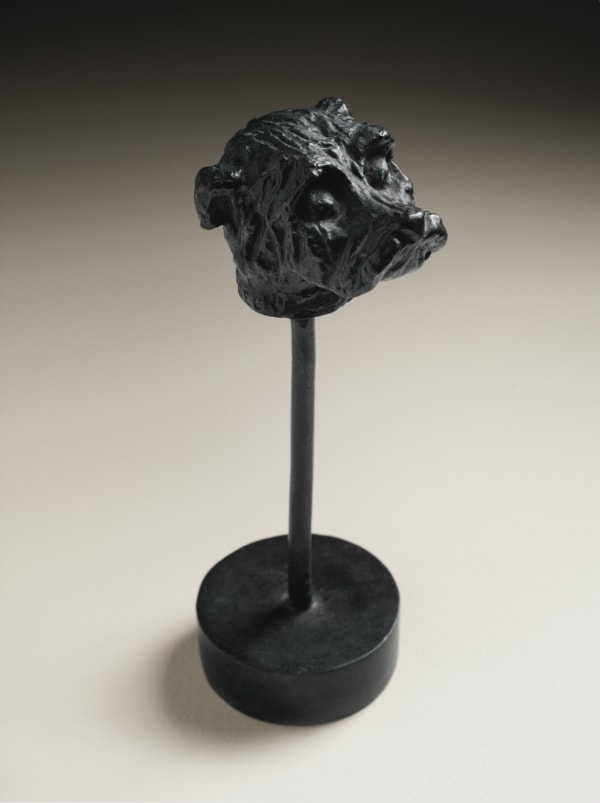 DIEGO GIACOMETTI: Tête Du Chien Willy Avec Poils, Circa 1980, Bronze à patine noire et verte, sur tige et socle circulaire