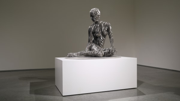 Julian Voss-Andreae Kathi seated, 2024 Edition of 8 + 2 APs Stainless steel (316L) Weight 300 lbs (135 kg) 123 x 141 x 91 cm 48 3/8 x 55 1/2 x 35 7/8 in