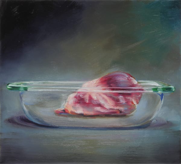 Large animal heart sits in clear glass cooking dish.