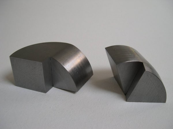 NELLEKE BELTJENS Condensation of unnamable things, 2001 steel