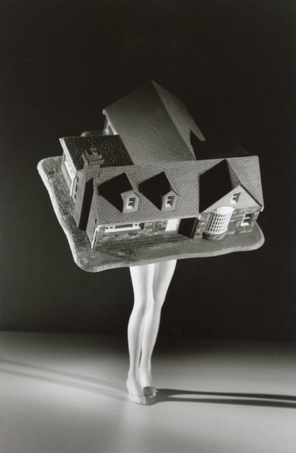 Laurie Simmons, Walking House with human legs