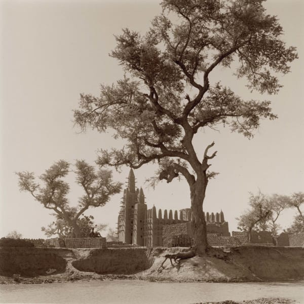 Lynn Davis photograph of Mosque of Djenne, Mali with tree