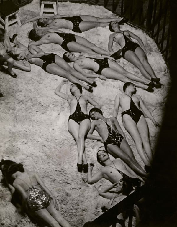 Brassaï Le Dompteur et ses Fauves, vue des Coulisses des Folies-Bergère, 1932