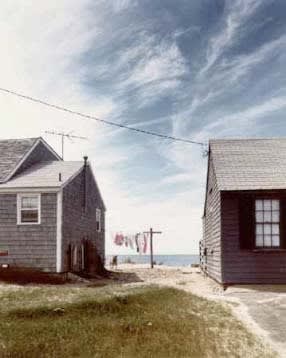 Joel Meyerowitz Motel, dog and laundry, Provincetown, 1977