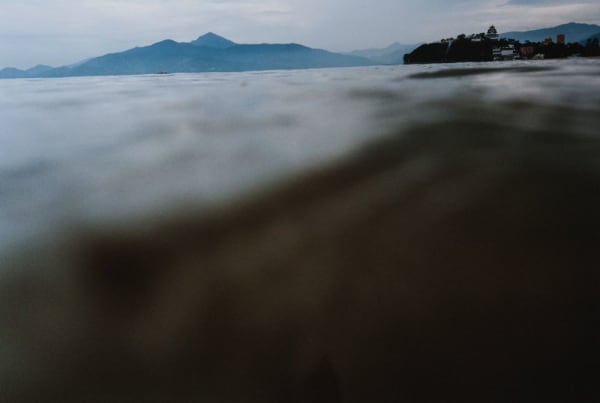 Asako Narahashi, Karatsu (Plate #009), from half awake and half asleep in the water, 2004