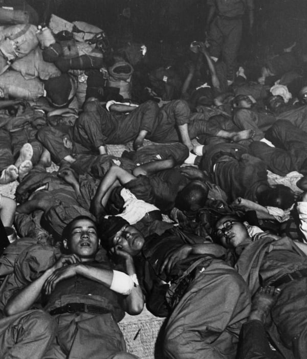 Yukichi Watabe, Untitled 46 from The Post-War Years (Returned Soldiers at Ueno), 1950