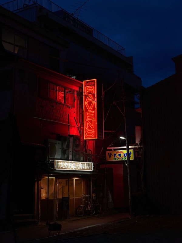 Guillaume Simoneau, Untitled from Murder (Ravens), Beppu, Oita pref, Japan, 2016