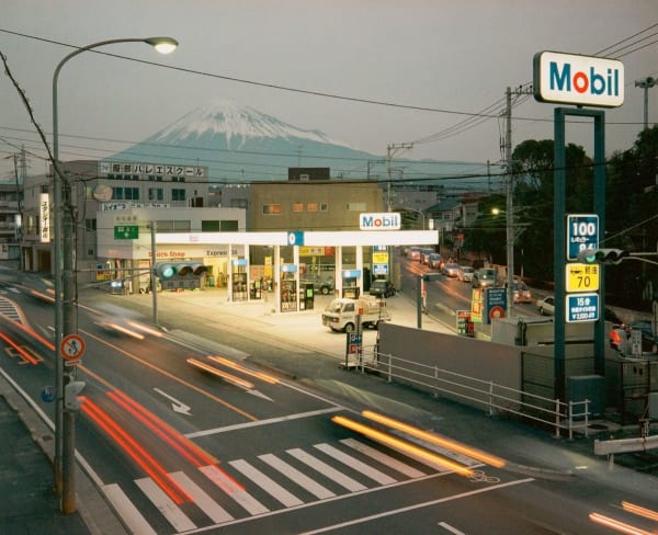 Chris Steele-Perkins, From a Footbridge, Fuji City, from the series Fuji 1999-2001, 1999