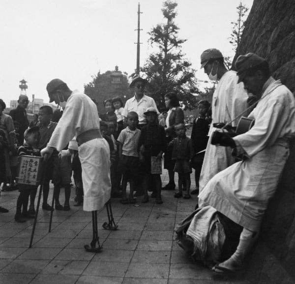 Yukichi Watabe, Untitled 45 from The Post-War Years (Yasukuni Shrine), 1950