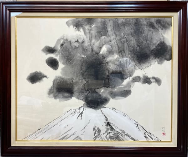 Ikuro Yagi Thundering Mt. Fuji 雷鳴富士 , 2015 Sumi ink, gold leaf, white oyster shell
