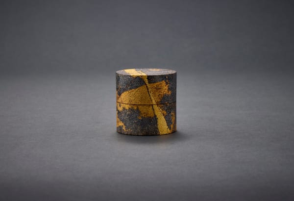Jihei Murase Gold and Silver Tea Caddy 金銀彩中次 , 2024 Urushi lacquer, Zelkova elm, gold