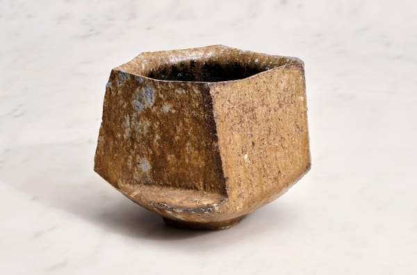 黒茶怨 Black Tea bowl | Koichiro Isezaki | Japanese ceramics | Ippodo Gallery New York