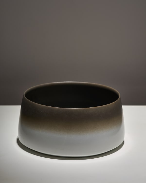 Kiyoko Morioka, Black cylindrical vase - 黒筒型鉢 , 2020