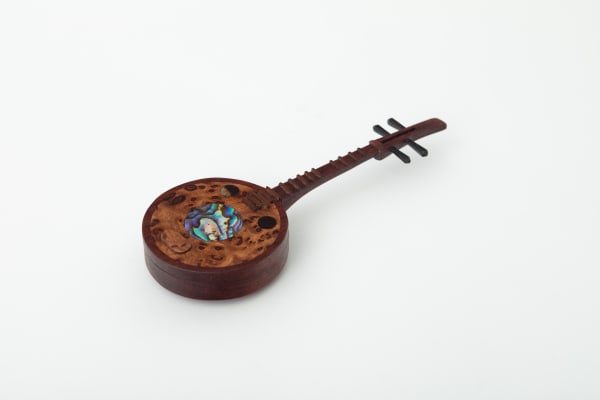 Hidemitsu Maejima, 阮咸香合(楠杢、カリン・螺鈿)