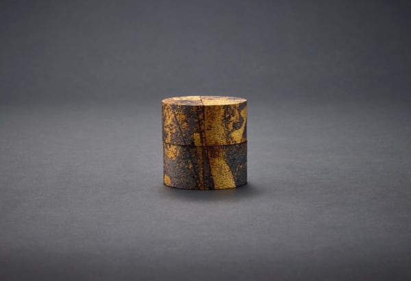 Jihei Murase Gold and Silver Tea Caddy 金銀彩中次, 2024 Urushi lacquer, Zelkova elm, gold leaf