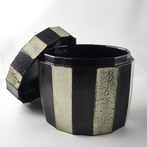 Tohru Matsuzaki, Ridged Box, 2018