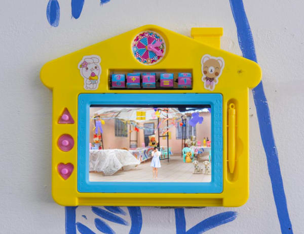 Lizbeth Geraldine Creo que ya no estoy en Kansas 1, 2021 Video performance in 30 x 25 cm screen with plastic toy frame, 27 s, loop