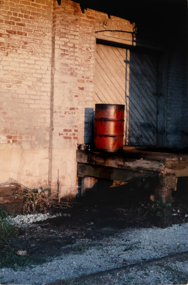 William Eggleston, Red Barrel on loading dock